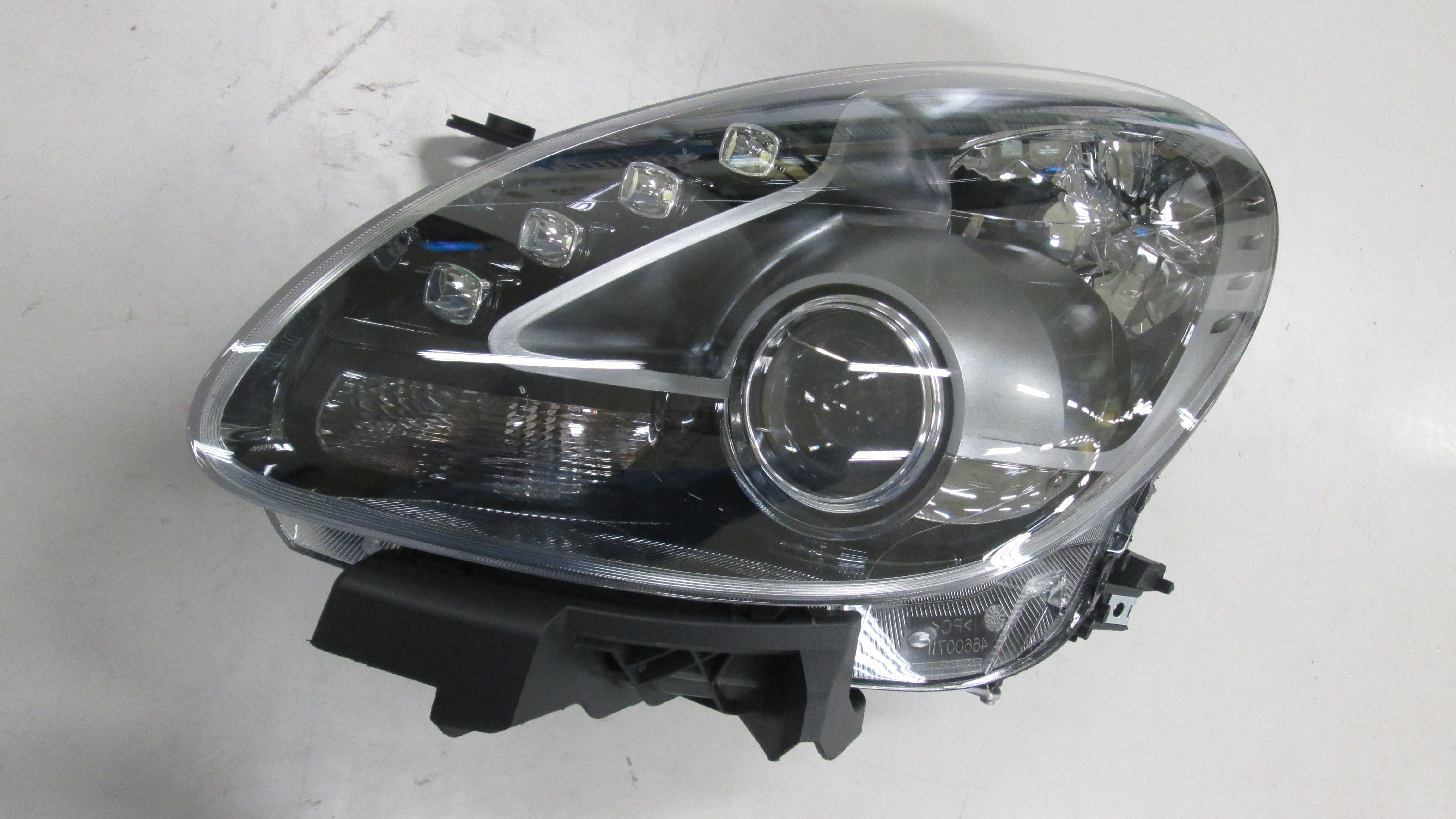 FARO LED IZQUIERDO C/MOTOR NEGRO (H7/H1)
