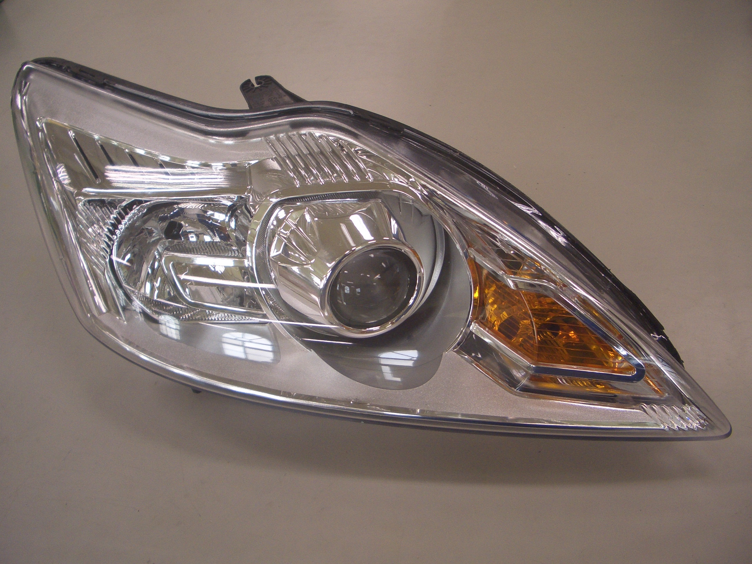 FARO DERECHO ELECTRICO CROMADO (HID D1S)