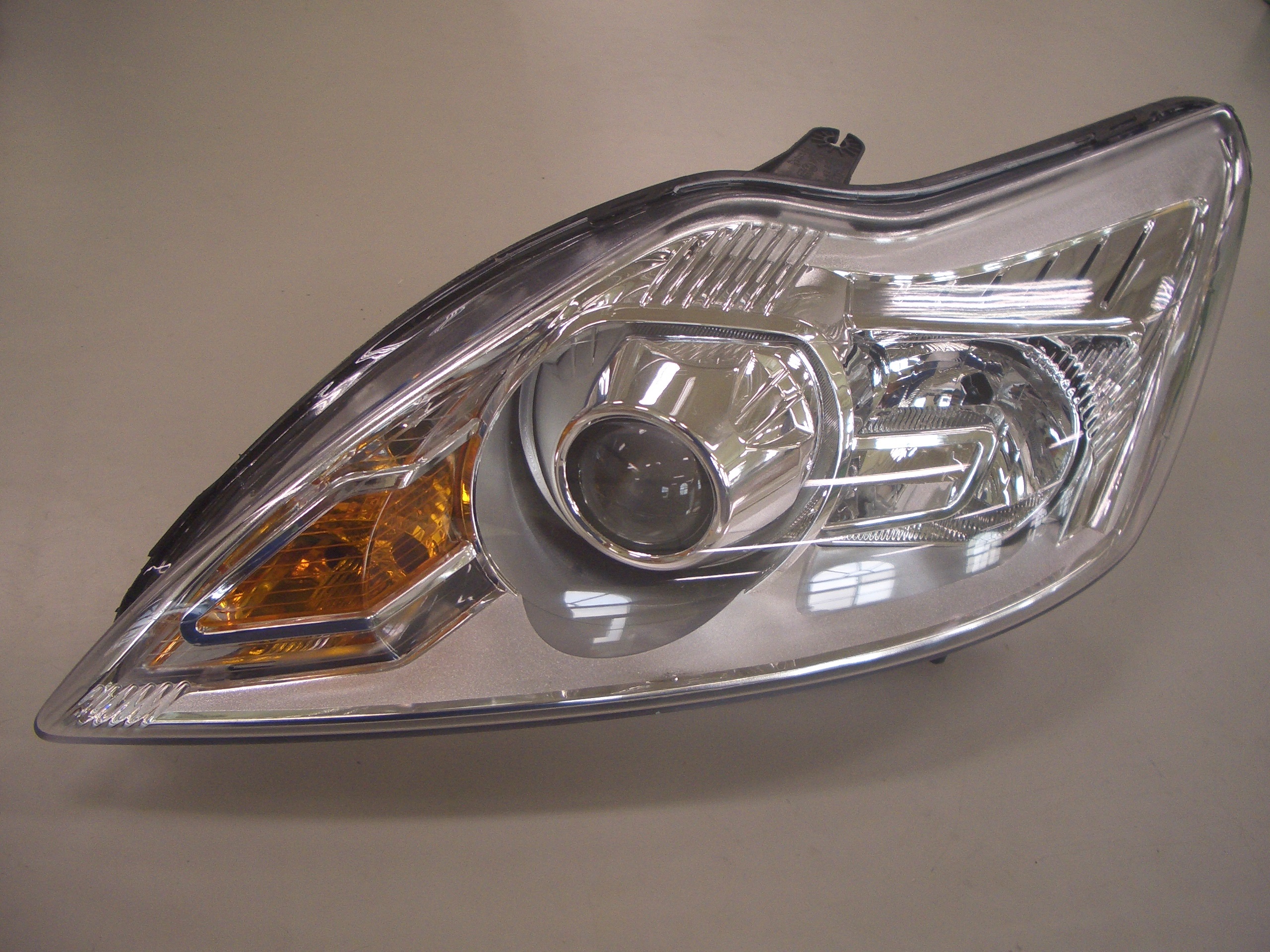 FARO IZQUIERDO ELECTRICO CROMADO (HID D1S)