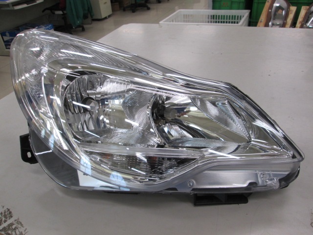 FARO IZQUIERDO REGULACION ELECTRICA CON MOTOR (INTERIOR CLARO)