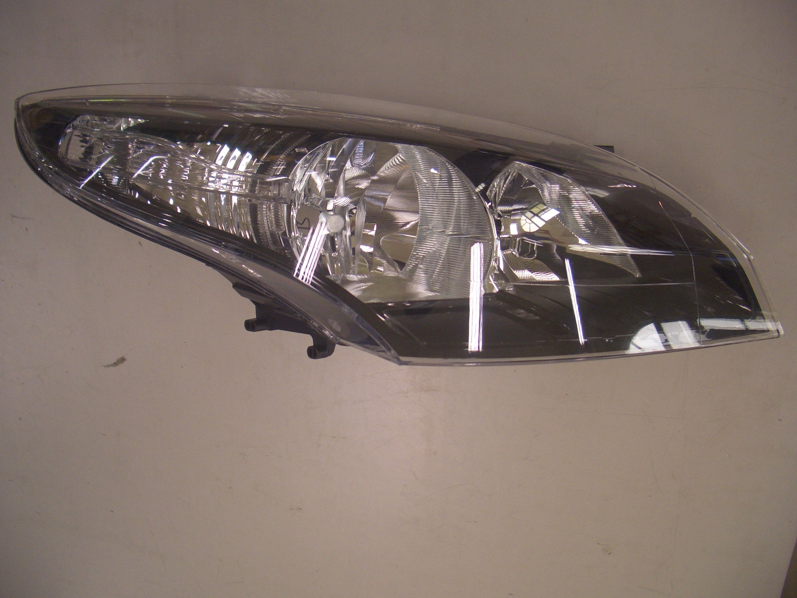 FARO H7+H7 DERECHO REGULACION ELECTRICA CON MOTOR (INTERIOR NEGRO)