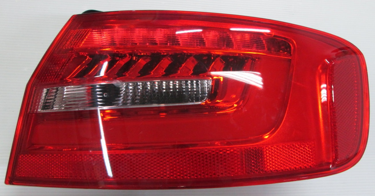 PILOTO TRASERO DERECHO 4PUERTAS LED