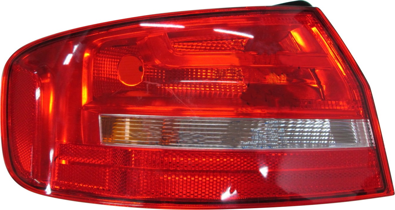 PILOTO TRASERO IZQUIERDO PUNTA 4PUERTAS