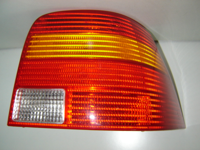 PILOTO TRASERO DERECHO (ROJO/AMBAR/ROJO)