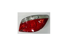 PILOTO TRASERO DERECHO SEDAN