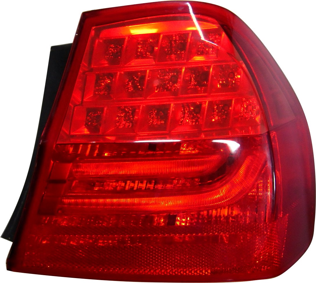 PILOTO TRASERO DERECHO CANTO 4PUERTAS (LED)