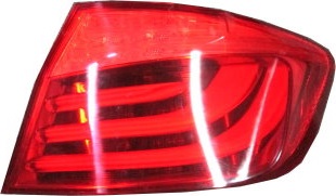 PILOTO TRASERO DERECHO CANTO 4PUERTAS (LED)