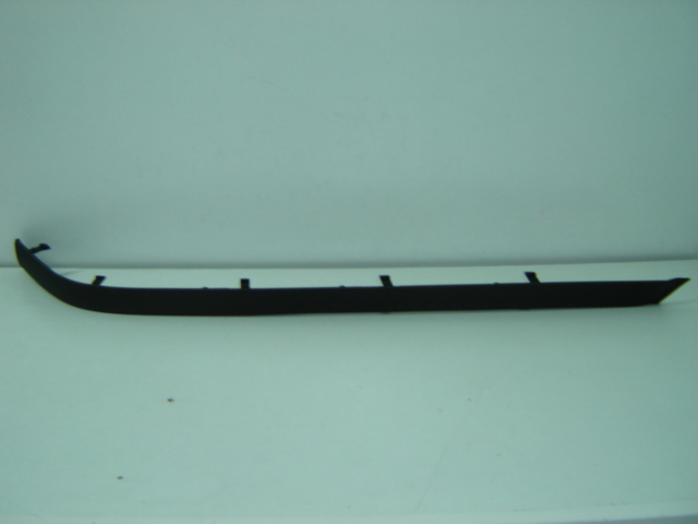 MOLDURA PARAGOLPES TRASERO DERECHA NEGRO