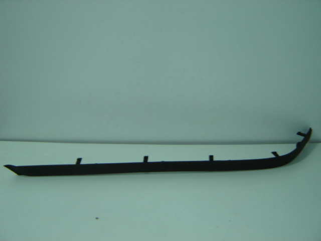 MOLDURA PARAGOLPES TRASERO IZQUIERDO NEGRO