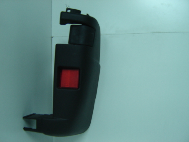 CANTO PARAGOLPES TRASERO DERECHO NEGRO