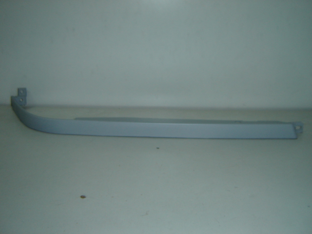 MOLDURA INFERIOR FARO DERECHO