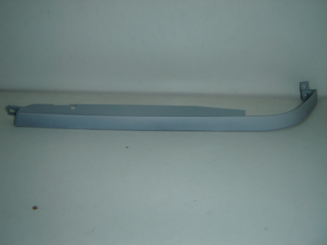 MOLDURA INFERIOR FARO IZQUIERDO