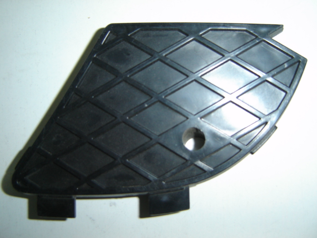 REJILLA PARAGOLPES DELANTERO IZQUIERDA EXTERIOR