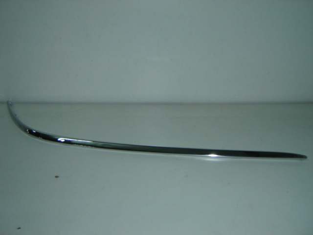 MOLDURA PARAGOLPES DELANTERO DERECHO CROMADO