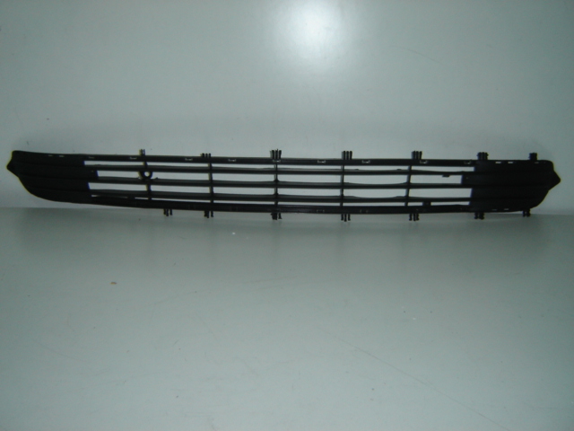 REJILLA PARAGOLPES DELANTERO