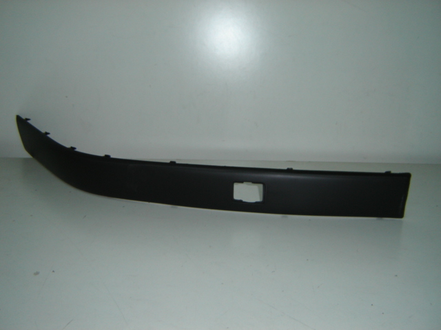 MOLDURA PARAGOLPES DELANTERO DERECHA