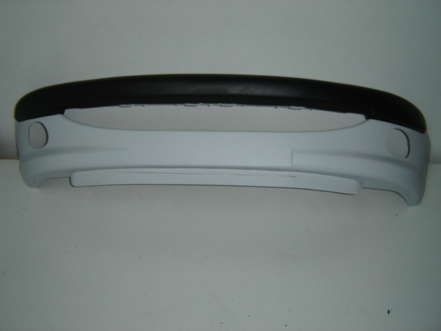 PARAGOLPES DELANTERO IMPRIMADO CON SPOILER MOLDURA HUECOS ANTINIEBLA