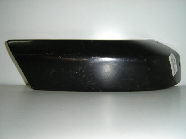 CANTO PARAGOLPES DELANTERO DERECHO 4WD NEGRO