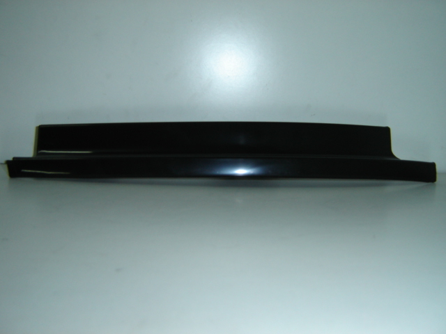 MOLDURA INFERIOR FARO DERECHA