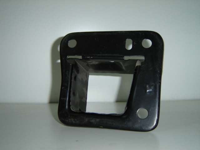 SOPORTE PARAGOLPES DELANTERO DERECHO