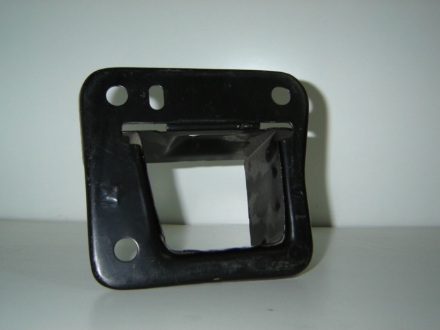 SOPORTE PARAGOLPES DELANTERO IZQUIERDO