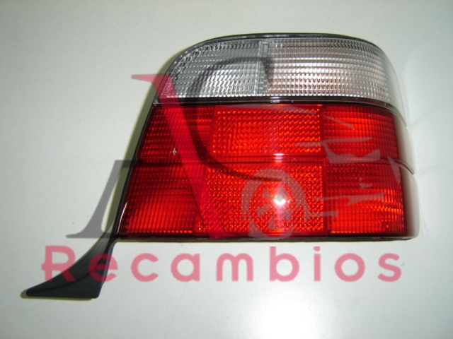 PILOTO TRASERO DERECHO BLANCO 5PUERTAS